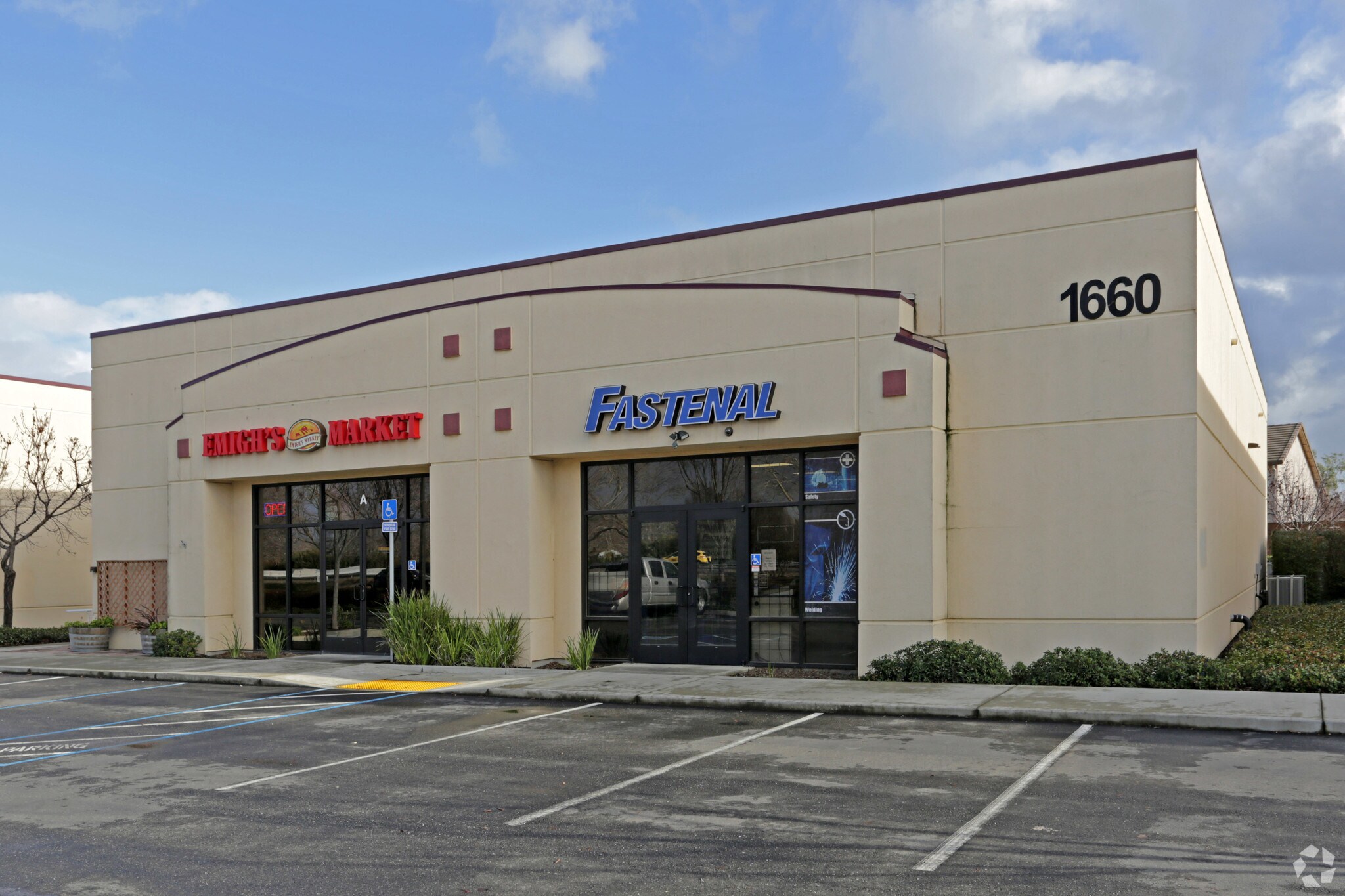 1660 N Lincoln St, Dixon, CA for lease Building Photo- Image 1 of 6