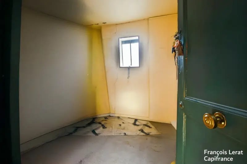 Flex in Paris for sale Interior Photo- Image 1 of 6