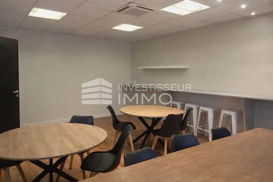 Flex in Villeneuve-la-Garenne for lease - Interior Photo - Image 3 of 8