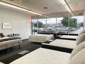 2495-2597 Sycamore Dr, Simi Valley, CA à louer Photo intérieure- Image 2 de 3