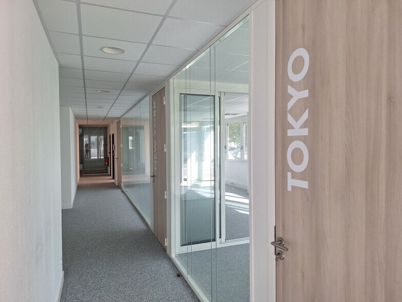 Office in Mérignac for lease - Building Photo - Image 3 of 10