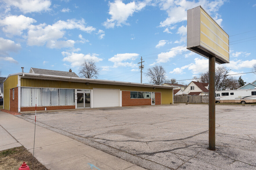 1823 Broadway St, Bay City, MI for sale - Building Photo - Image 1 of 1