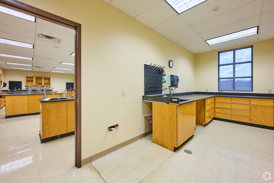 7285 Gale Rd, Lima, NY for lease - Interior Photo - Image 3 of 14