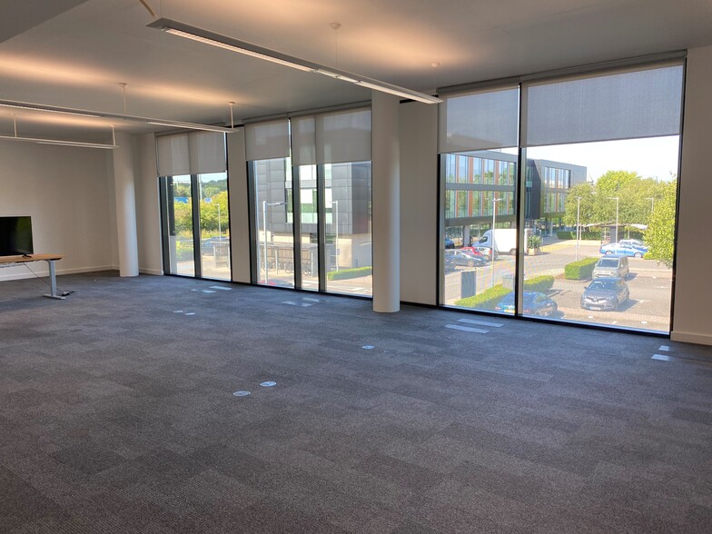 100 Park Dr, Milton for lease - Interior Photo - Image 3 of 6