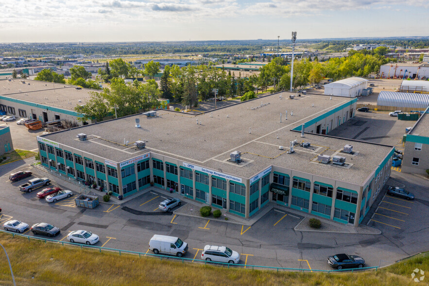 7003 5th St SE, Calgary, AB à louer - Photo du bâtiment - Image 3 de 6