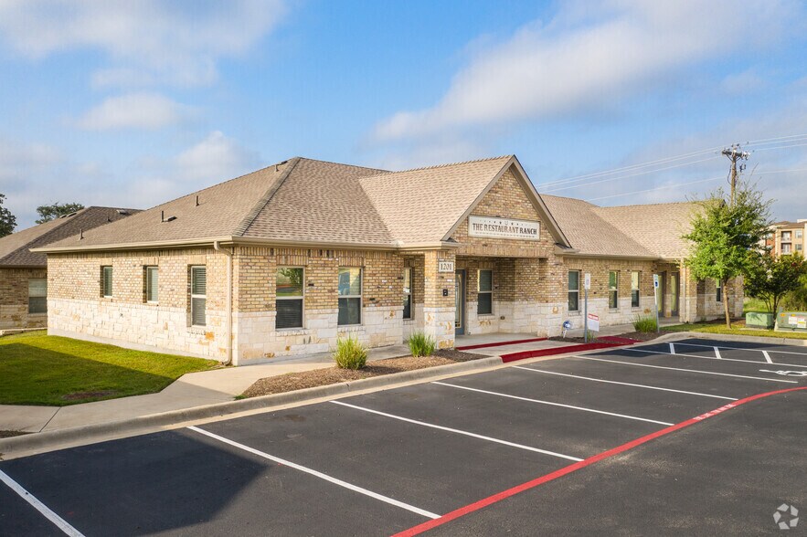 1464 E Whitestone Blvd, Cedar Park, TX à louer - Photo du bâtiment - Image 2 de 33
