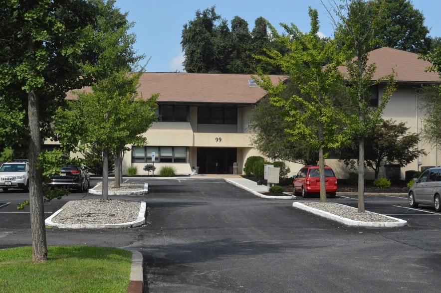 99 Grayrock Rd, Clinton Township, NJ for lease - Building Photo - Image 1 of 38