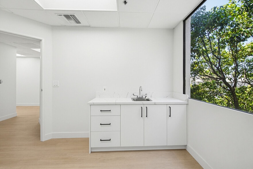 1304 15th St, Santa Monica, CA for lease - Building Photo - Image 3 of 5