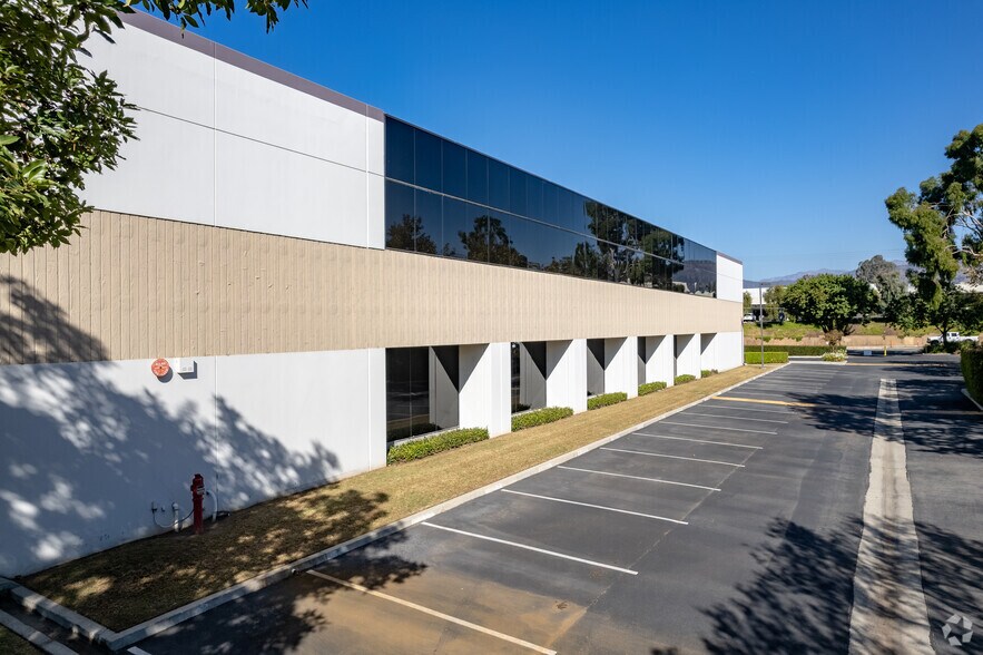 620 W Covina Blvd, San Dimas, CA à louer - Photo du bâtiment - Image 3 de 8