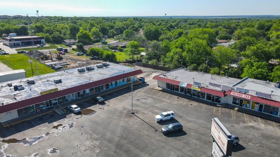 3421 Cimmaron Trl, Fort Worth, TX for lease - Building Photo - Image 3 of 7