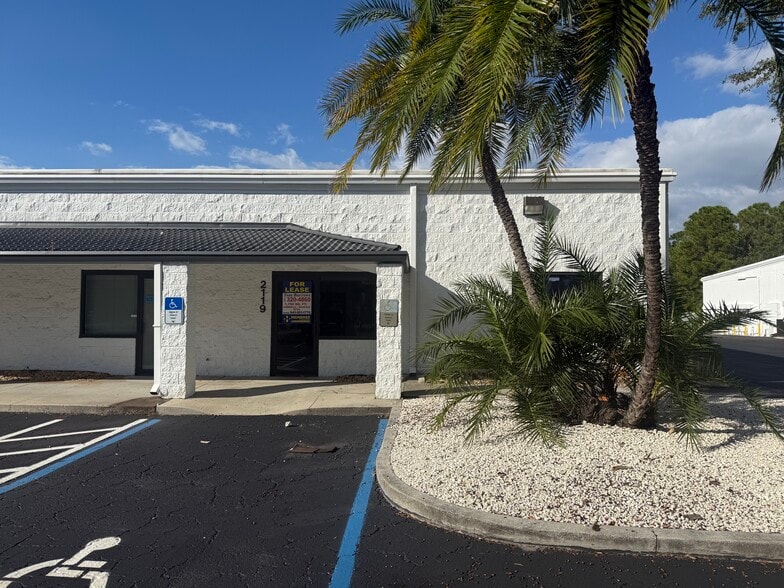 2107-2129 E 63rd Ave, Bradenton, FL for lease - Building Photo - Image 2 of 11