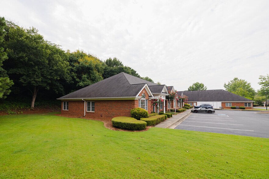 1301-1304 Macy Dr, Roswell, GA for sale - Primary Photo - Image 2 of 32