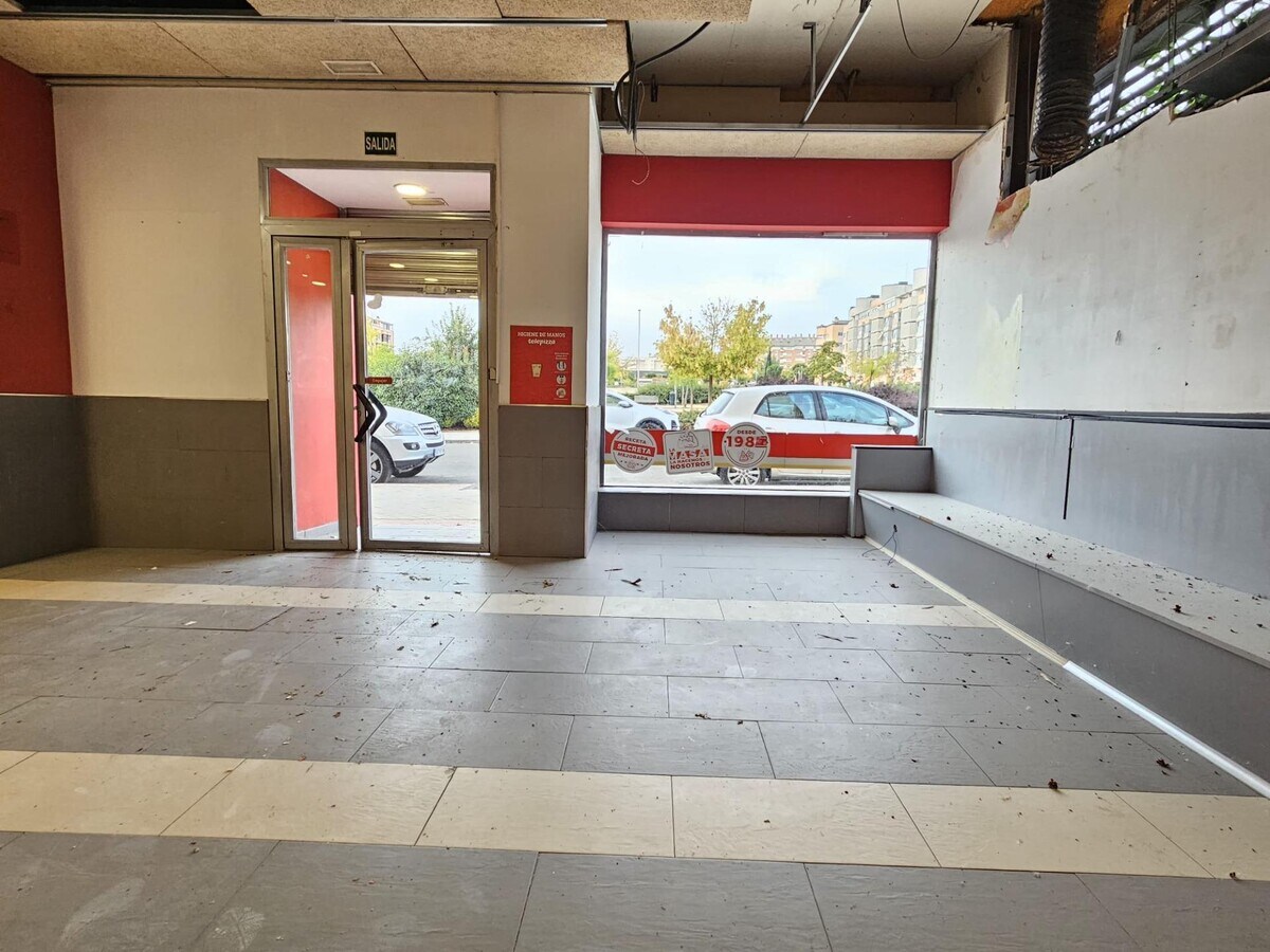 Madrid, MAD 28050 - Unit Puerta 01 - - Interior Photo - Image 2 of 14