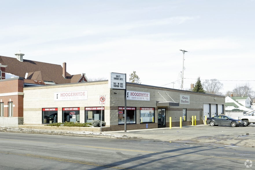 1033 Leonard St NW, Grand Rapids, MI for lease - Primary Photo - Image 2 of 3