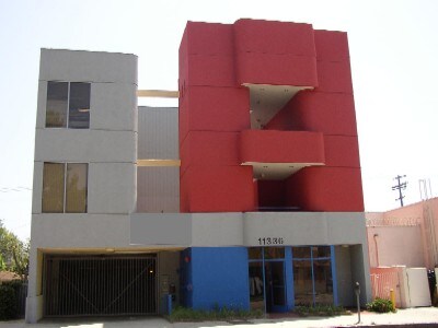 11336 Camarillo St, Toluca Lake, CA à vendre - Photo du bâtiment - Image 2 de 18