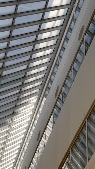 801-803 W Big Beaver Rd, Troy, MI à louer - Vidéo sur l’inscription commerciale - Image 2 de 56