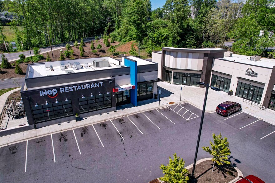 275 Smokey Park Hwy, Asheville, NC à louer - Photo du bâtiment - Image 2 de 19