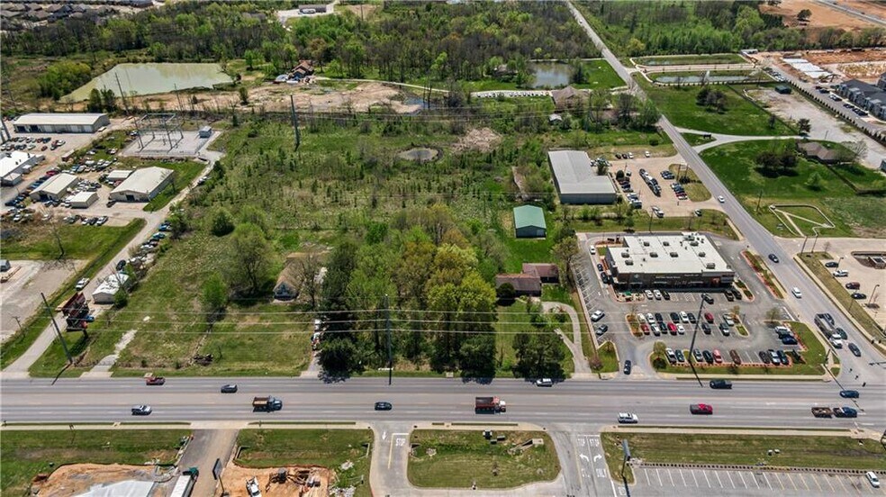 3331 SW 14th St, Bentonville, AR à vendre - Photo du bâtiment - Image 3 de 16