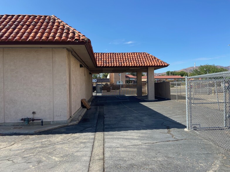 921 E Palmdale Blvd, Palmdale, CA for sale - Building Photo - Image 2 of 7