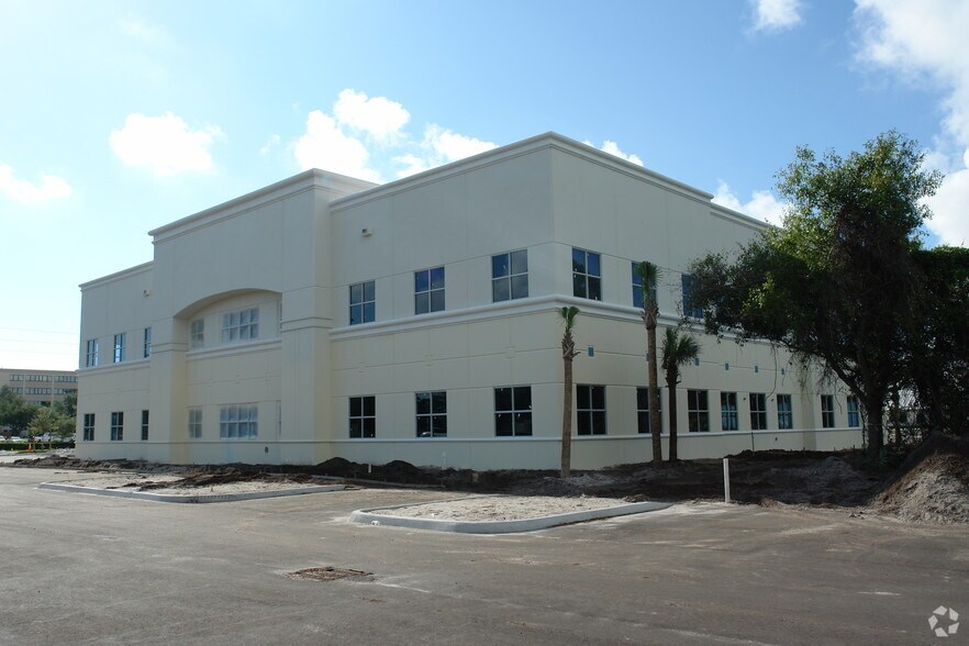 2402 Frist Blvd, Fort Pierce, FL à vendre - Photo du bâtiment - Image 3 de 16