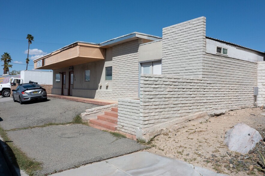 570 Oleander Rd, Palm Springs, CA à louer - Photo du bâtiment - Image 2 de 14