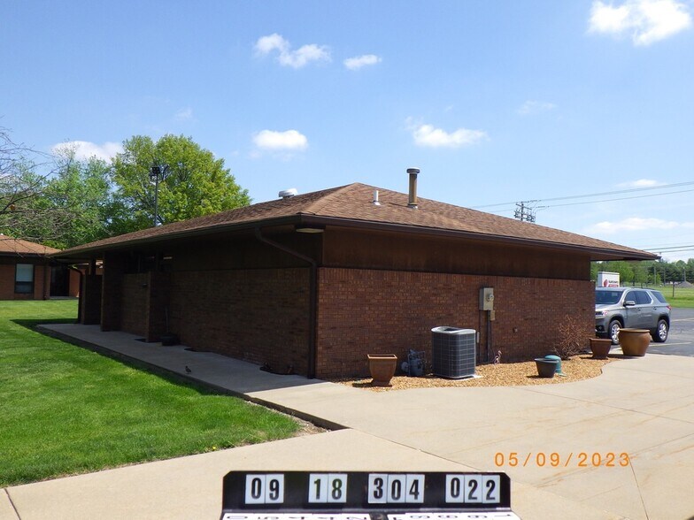 1604 W Lafayette Ave, Jacksonville, IL à vendre - Photo du bâtiment - Image 2 de 12