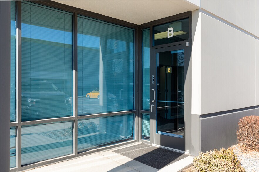 3060 W California Ave, Salt Lake City, UT à louer - Photo du bâtiment - Image 2 de 2