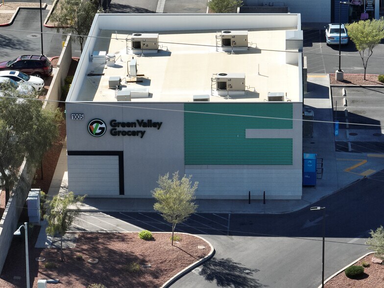 1005 American Pacific Way, Henderson, NV à vendre - Photo du bâtiment - Image 3 de 8