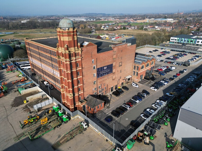 Gordon St, Oldham for lease - Primary Photo - Image 1 of 27