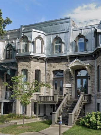 475 Grande Allée E, Québec, QC for sale Primary Photo- Image 1 of 1