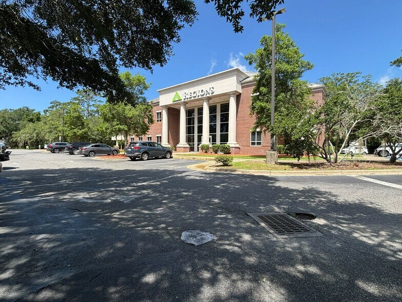 2000 Capital Cir NE, Tallahassee, FL à louer - Photo du bâtiment - Image 2 de 4
