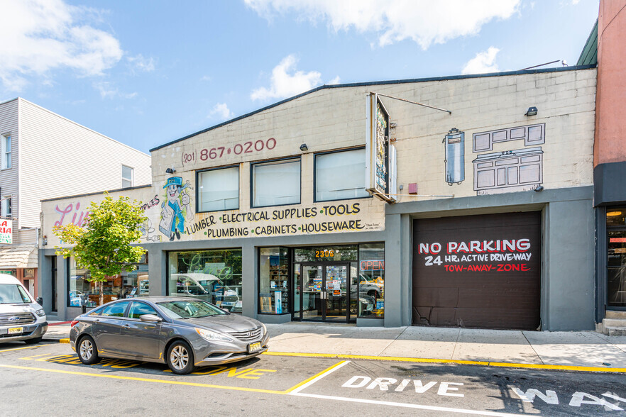 2302-2306 Bergenline Ave, Union City, NJ à vendre - Photo principale - Image 1 de 1