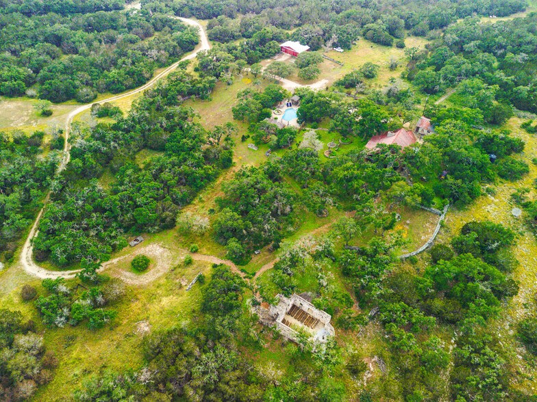 20 ACRES - 1218 Oakwood loop, San Marcos, TX for sale - Primary Photo - Image 1 of 37