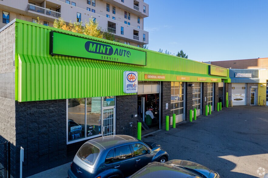 3821 17th Ave SW, Calgary, AB à vendre - Photo du bâtiment - Image 2 de 5