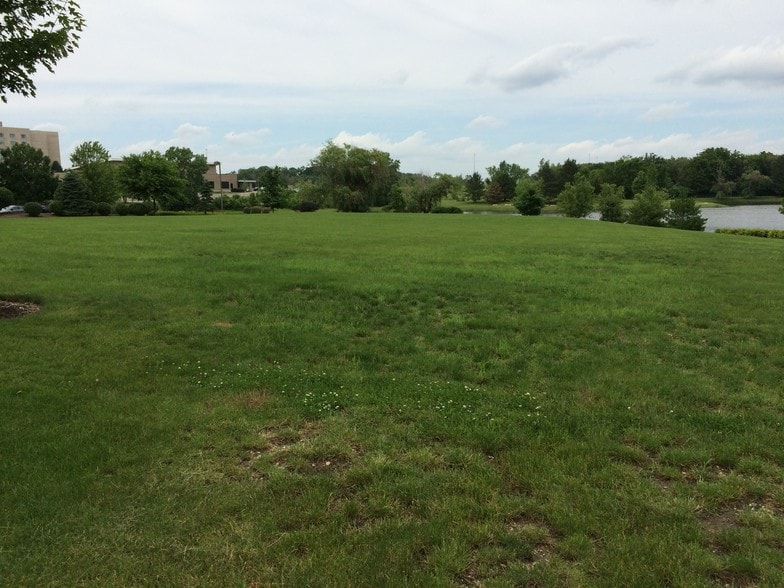 901 McClintock Dr, Burr Ridge, IL for sale - Building Photo - Image 3 of 5