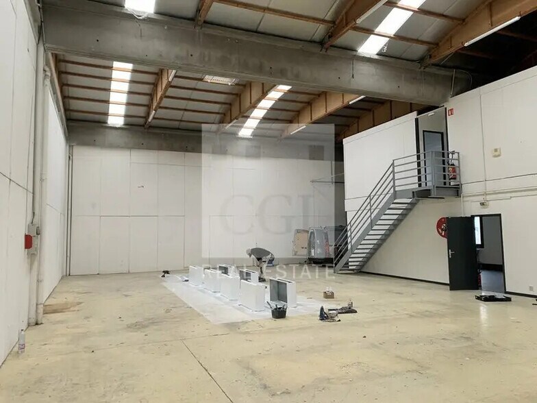 11-13 Chemin De L'Industrie, Dardilly for lease - Building Photo - Image 3 of 9