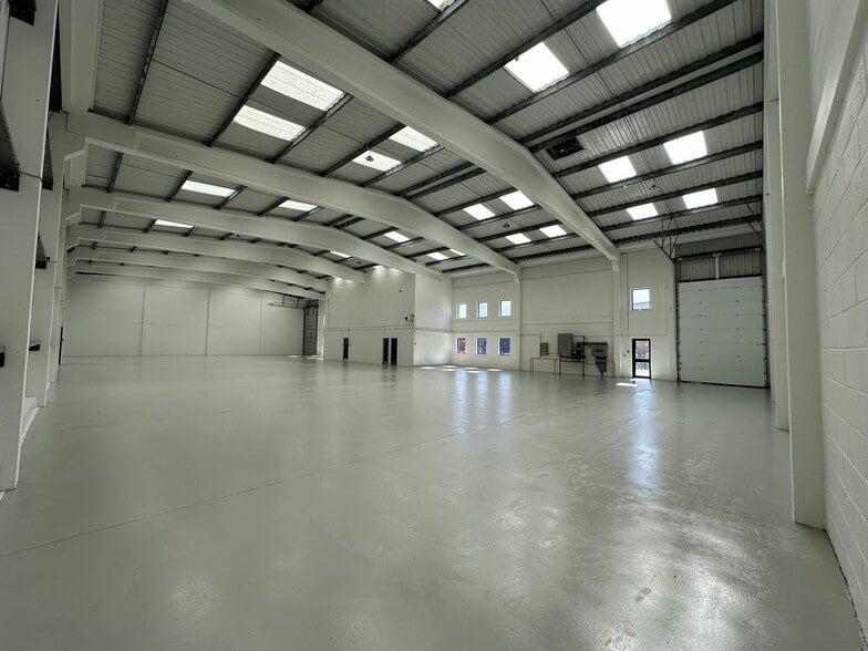 Meadow Vw, Long Crendon for lease - Building Photo - Image 3 of 9