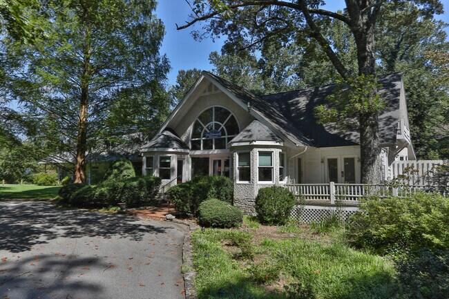 More details for 86 Lily Pad Ln, Flat Rock, NC - Hospitality for Sale