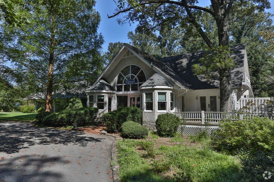 86 Lily Pad Ln, Flat Rock, NC à vendre - Photo du bâtiment - Image 1 de 75