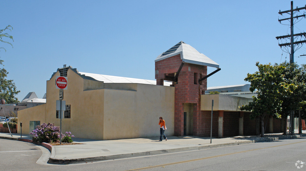 3958 Ince Blvd, Culver City, CA for lease - Primary Photo - Image 1 of 7