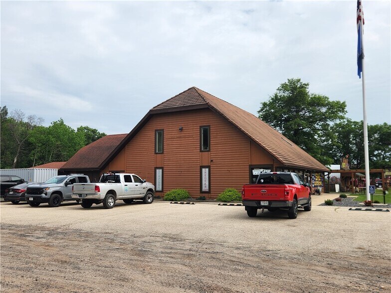 800 Oasis Rd, Black River Falls, WI for sale - Building Photo - Image 2 of 21