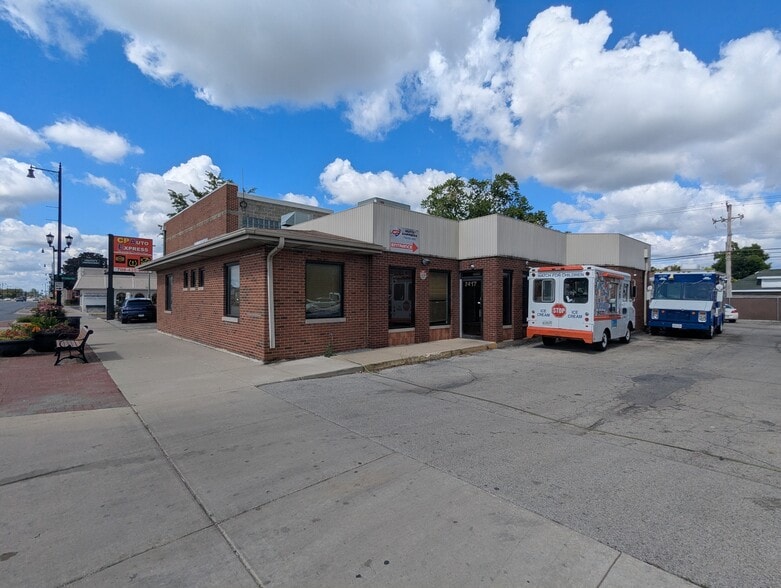 7417 Roosevelt Rd, Forest Park, IL for sale - Building Photo - Image 2 of 12