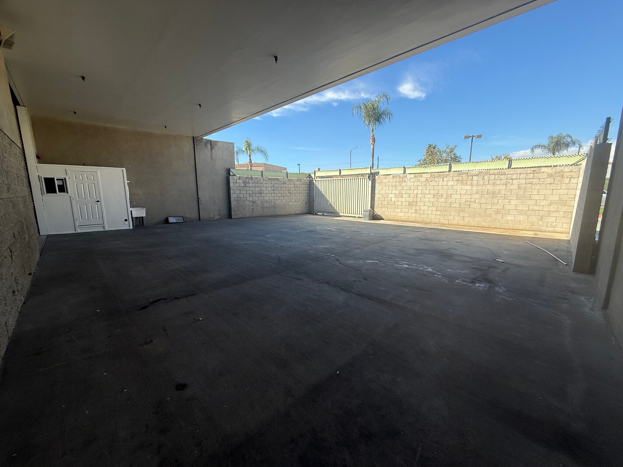 590 Maple Ct, Colton, CA for lease Interior Photo- Image 1 of 10