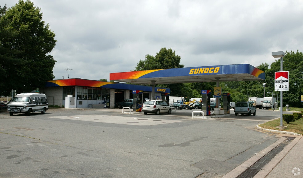 131 Darlin St, East Hartford, CT for sale - Building Photo - Image 2 of 4