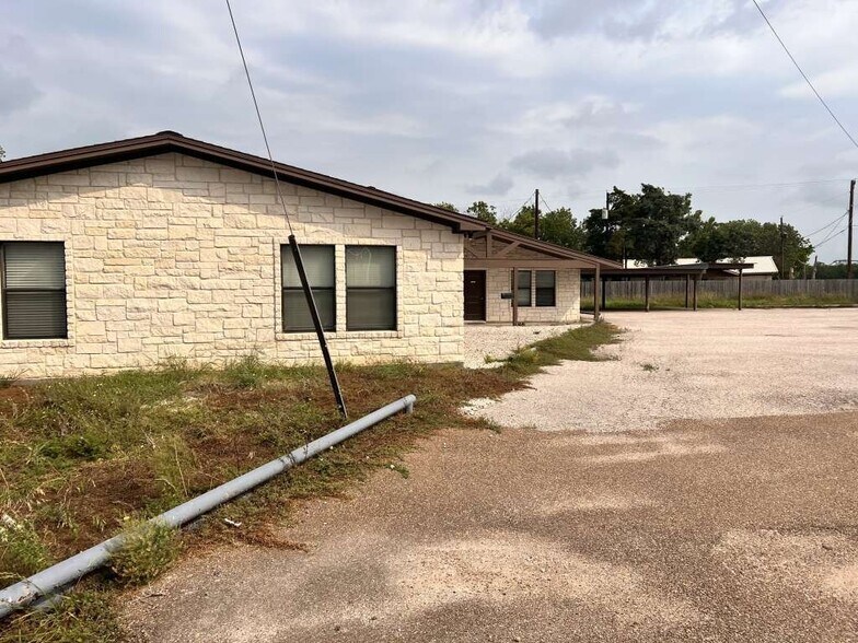 208 E York St, Ganado, TX à vendre - Photo du bâtiment - Image 1 de 12