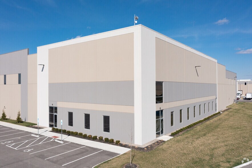 4600 Brate Dr, West Chester, OH à louer - Photo du bâtiment - Image 3 de 11