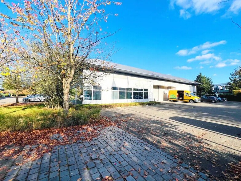 Bureau dans Élancourt à louer - Photo du bâtiment - Image 1 de 10