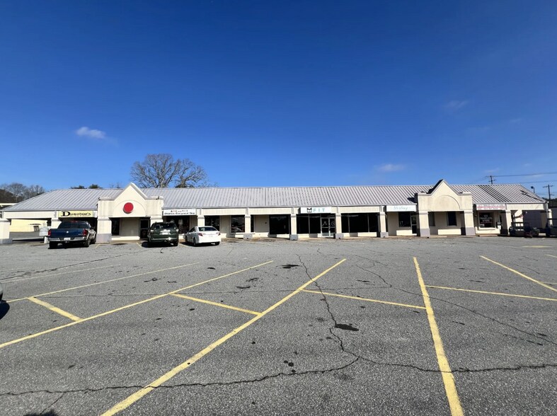 1935-1951 E Main St, Easley, SC for lease - Building Photo - Image 1 of 10