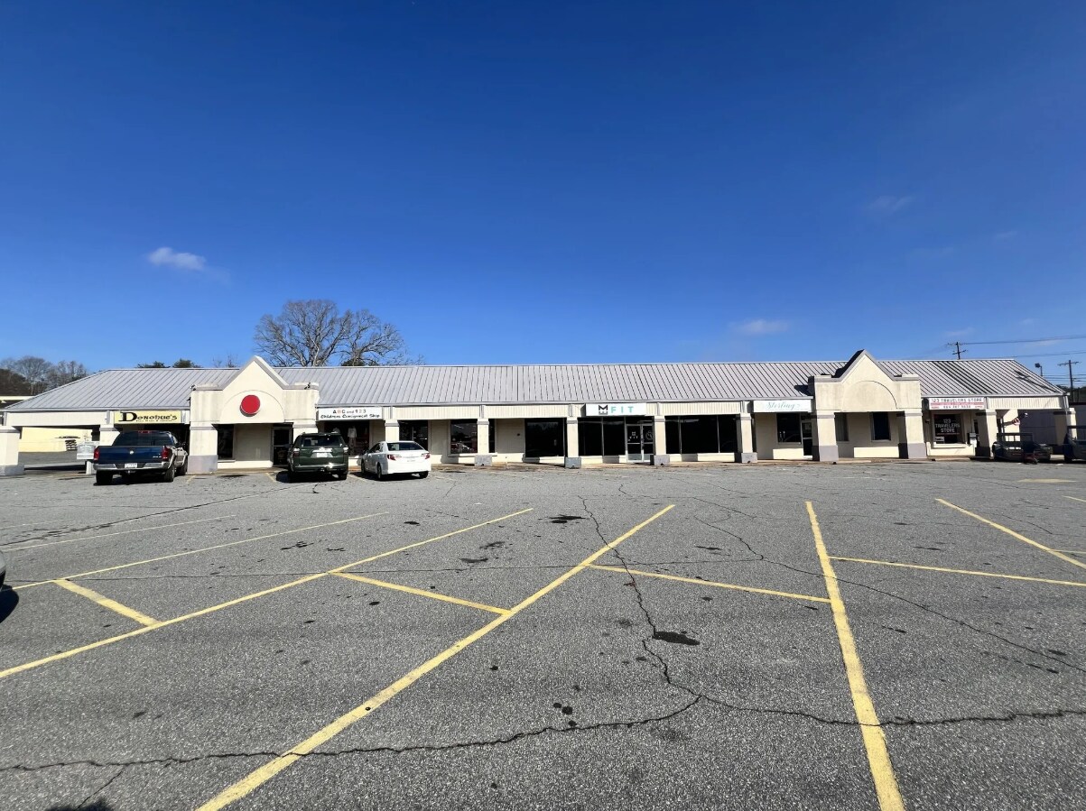 1935-1951 E Main St, Easley, SC for lease Building Photo- Image 1 of 11