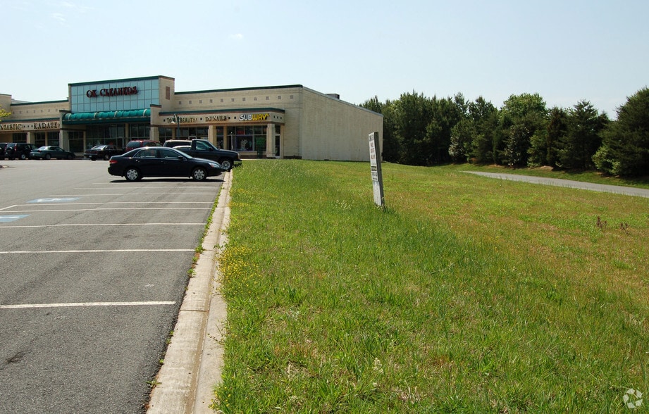 9108 Lawyers Rd, Charlotte, NC for lease - Primary Photo - Image 1 of 1